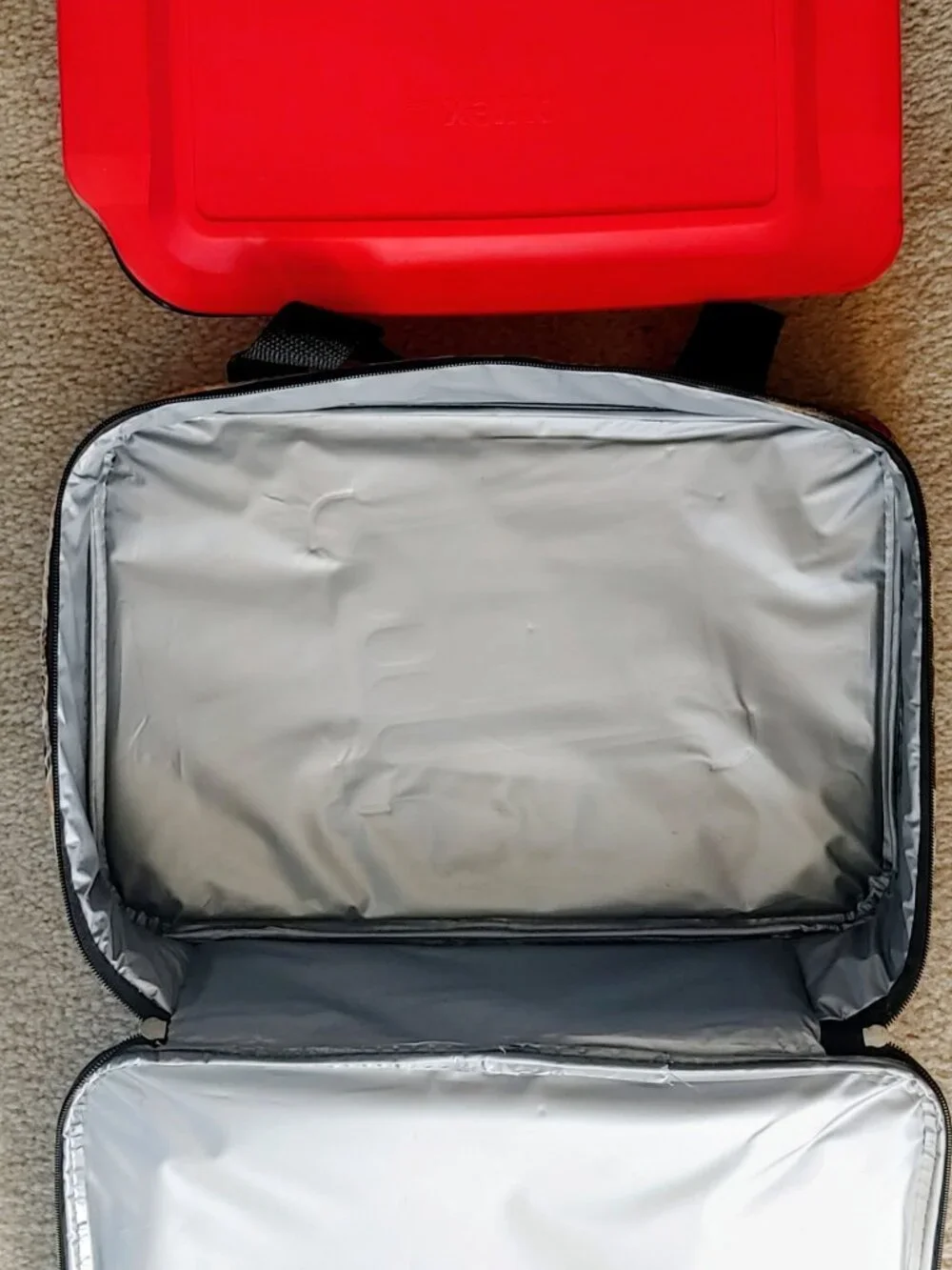 Pyrex 4-Piece Casserole Set with Lid, Insulated Floral Tote & Gel Pack (3 Qt.).